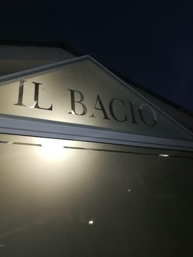 Posto Al Sole - Il Bacio Apartment เบลวิลล์ ภายนอก รูปภาพ