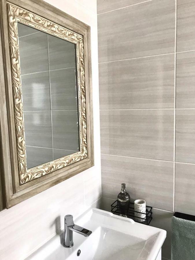 Posto Al Sole - Il Bacio Apartment เบลวิลล์ ภายนอก รูปภาพ