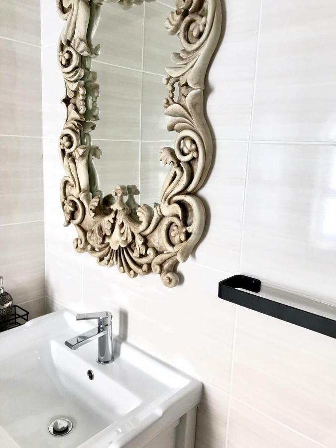 Posto Al Sole - Il Bacio Apartment เบลวิลล์ ภายนอก รูปภาพ
